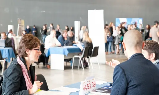 Taules informatives a la Fira d'Ocupació EURES