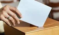 Introducció d'una butlleta a una urna electoral. Font: web cermiaragon.es