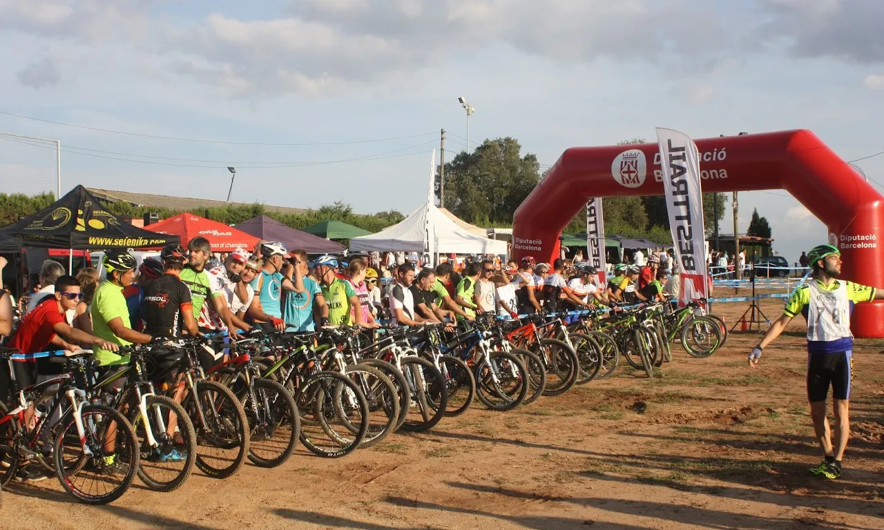 L'emocionant moment de la sortida de les 4 hores de BTT