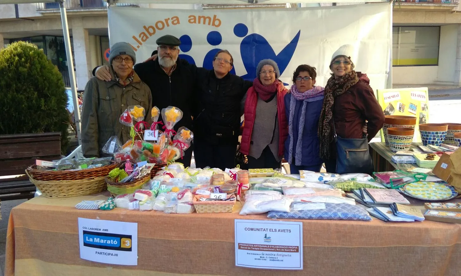Paradeta amb productes artesanals elaborats a la Comunitat els Abets