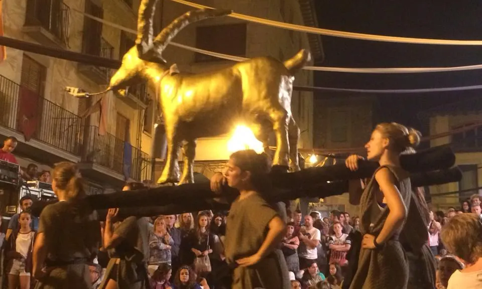 La Cabra d'Or fent la cercavila