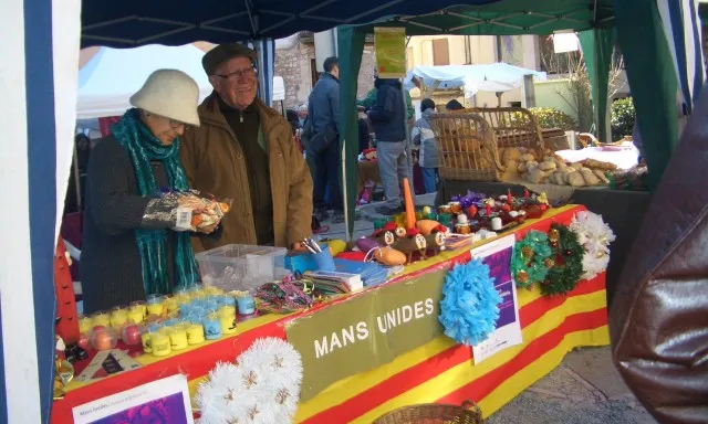 Paradeta de Mans Unides a la plaça de l'Esglèsia de Moià