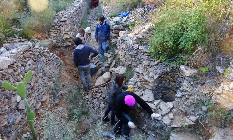 Fent tasques de conservació d'un dels camins vells