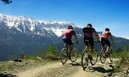 Turisme de bicicleta pel Pirineu Català (imatge: catalunya.com)