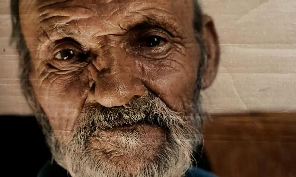 Imatge de la campanya #PersonasdeCartón de la Fundació RAIS
