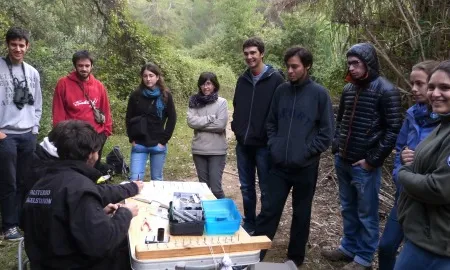 Jornada d'anellament d'aus al Campus organitzada pel grup de voluntariat de Caixes Niu de la FAS (Font: FAS)