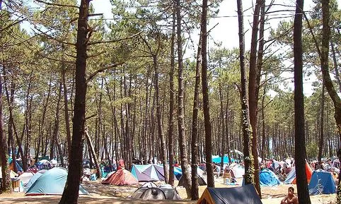 Imatge d'un campament d'estiu.