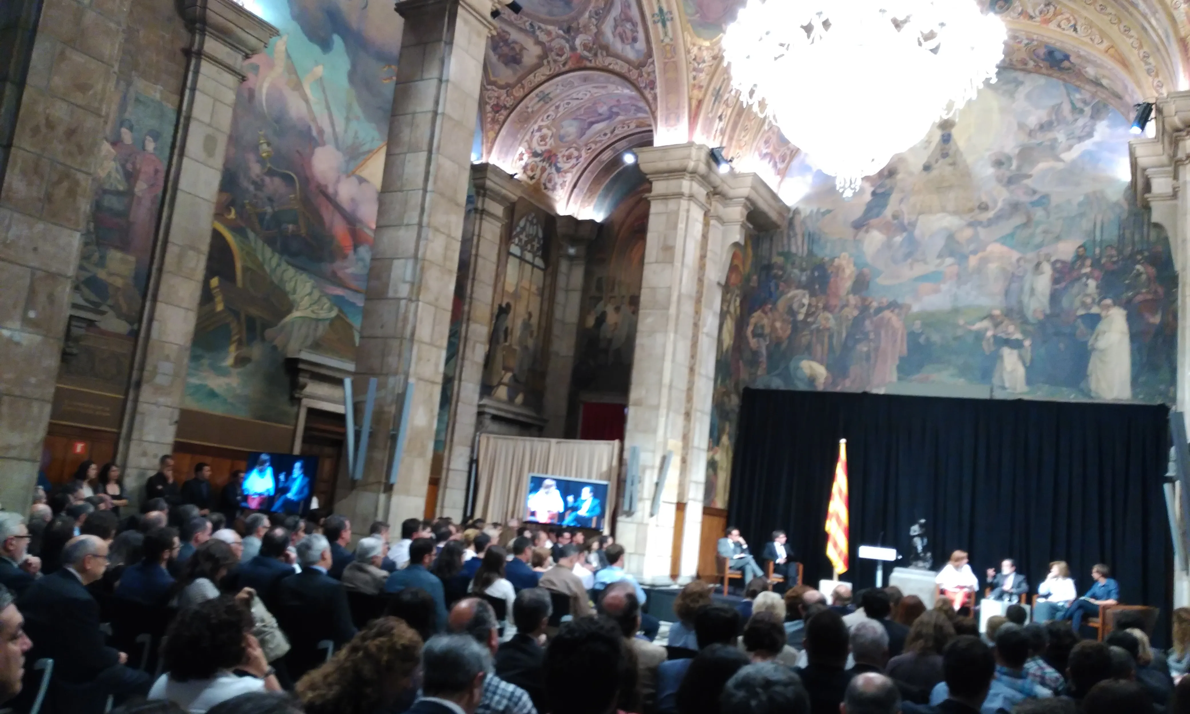 El Saló de Sant Jordi de la Generalitat durant l'acte (imatge: @formenteril)