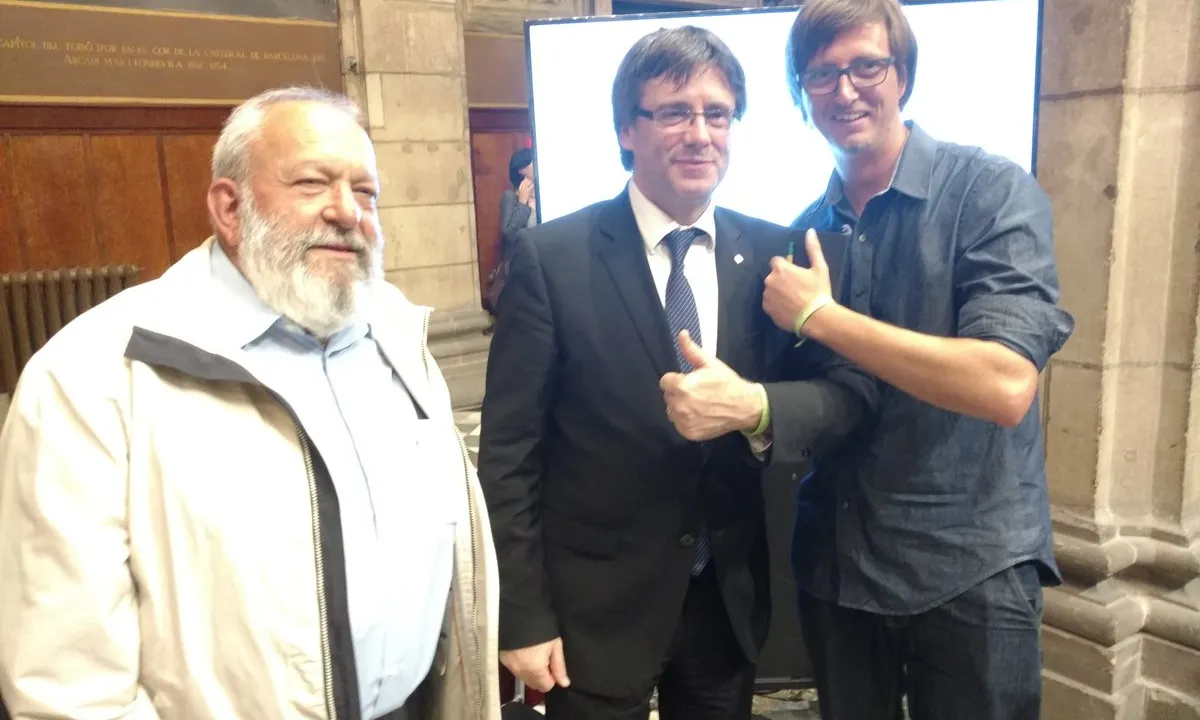 Lluís Ball Llosera de l'Associació de Naturalistes de Girona, amb Carles Puigdemont i Marc Vilauhr, de la Fundació Emys (imatge: setmananatura.cat)