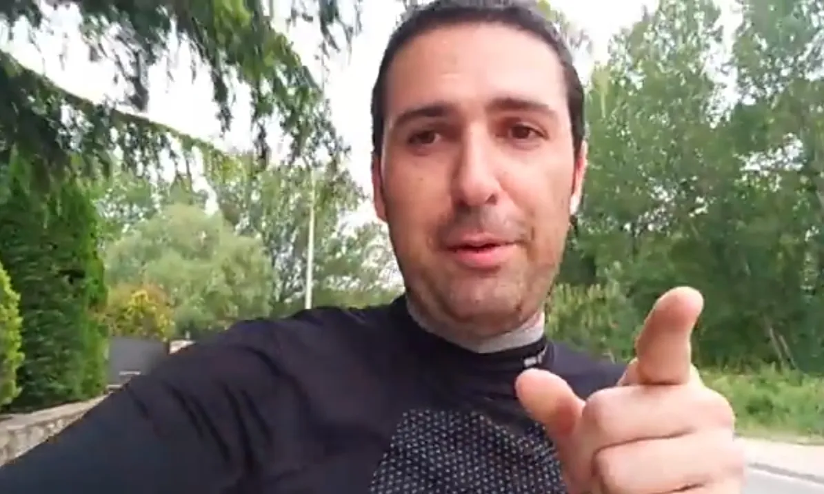 Roger Baldomà motiva els i les runners a participar a la 3a edició del Mou-te per l’Esquitx – Kilòmetre solidari de Sabadell.