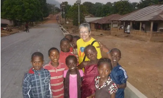 Josefina Díaz en un projecte a Koinadugu, Sierra Leone. Font: MdM