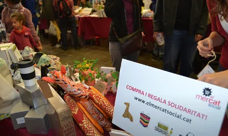 A El Mercat Social es poden trobar més de 25 causes perquè les compres siguin solidàries i originals