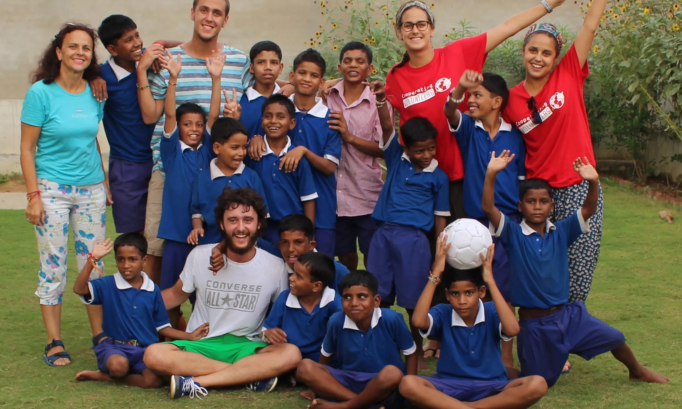 Voluntariat internacional de Cooperating Volunteers. Font: CV