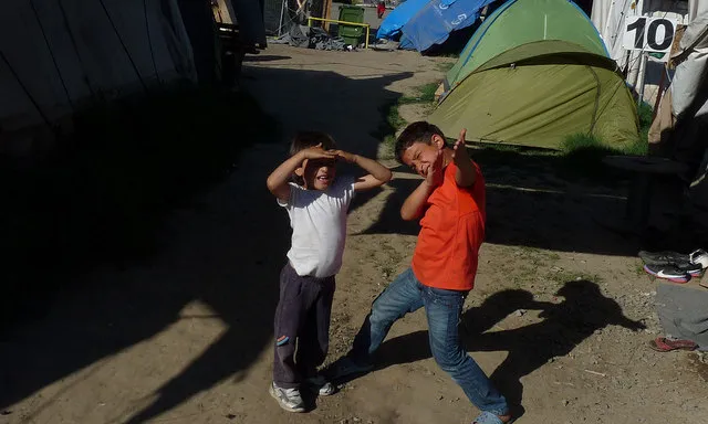 Camp de persones refugiades a la benzinera EKO. Font: FrantIsek Trampota, Flickr