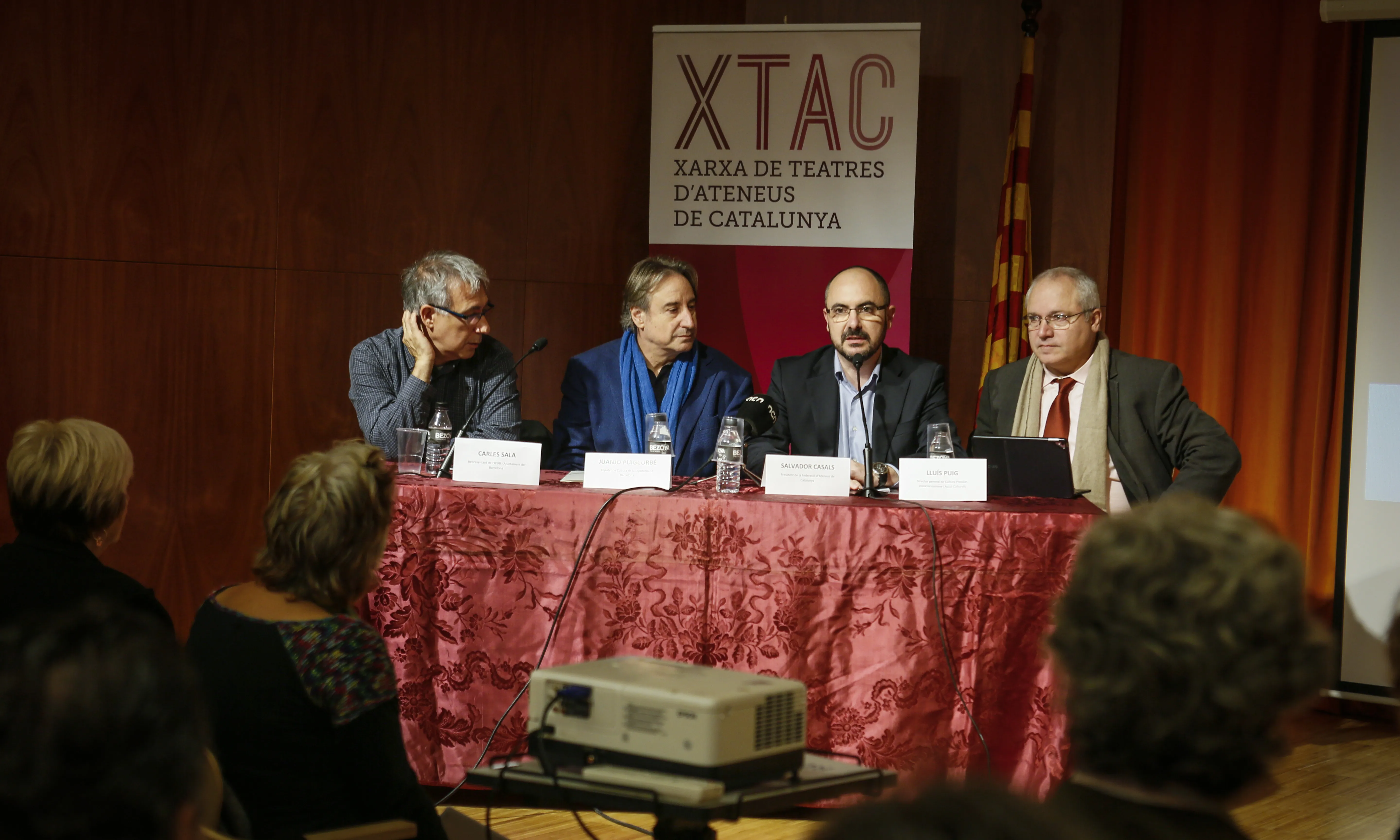 Carles Sala, director de d’Infraestructures Culturals, Patrimoni i Coordinació de l'ICUB; Juanjo Puigcorbé, diputat delegat de la DIBA; Salvador Casals, president de la FAC i Lluís Puig, Director de Cultura Popular de la Generalitat (font: XTAC ©Martí E. 