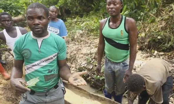 Treballadors en les mines de la República Democràtica del Congo. Font: Justícia i Pau