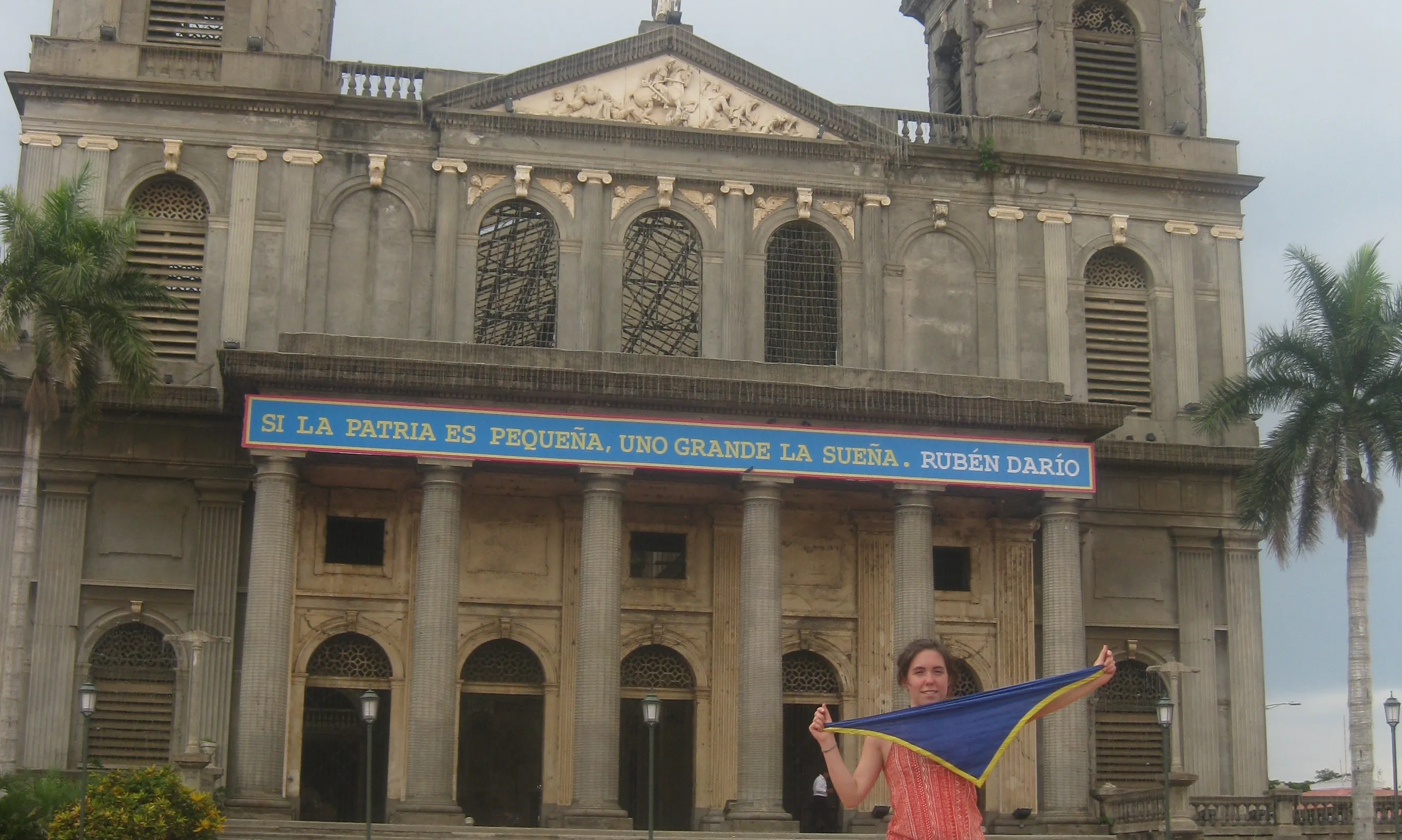 La catedral de Managua amb frase de Rubén Darío - Foto: AM