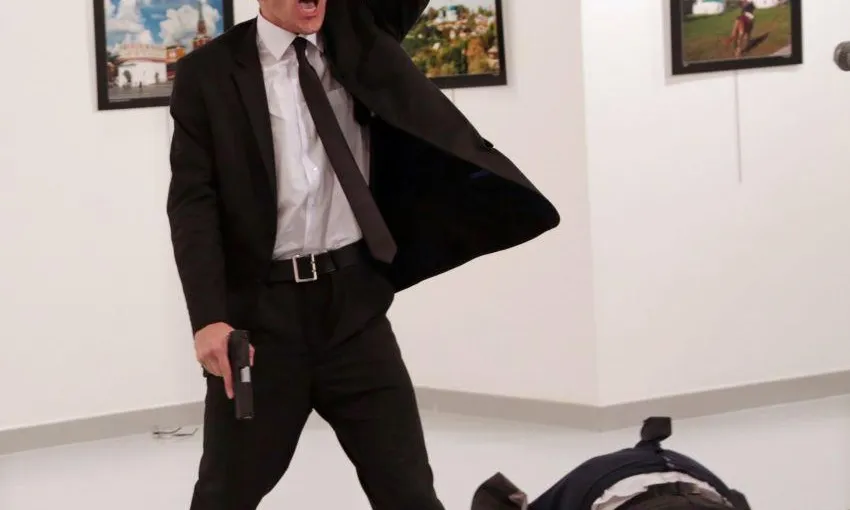 1r guanyador del World Press Photo 2017 (autor: Burhan Ozbilici)
