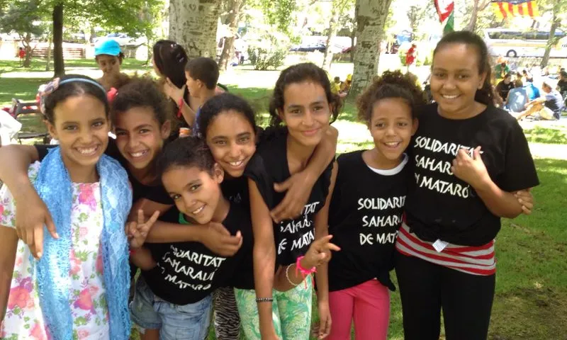Els infants acollits a l'estiu gaudeixen d'activitats lúdiques organitzades pel Front Polisari i les entitats implicades. Font: Ajuntament de Mataró