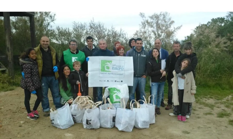 Voluntaris i voluntàries durant un dels actes de la passada edició a Torredembarra (imatge: @eli_fores)