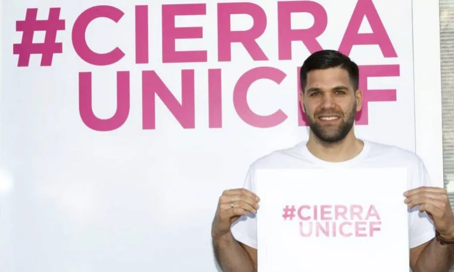 El jugador de bàsquet, Felipe Reyes, donant suport a la campanya #CierraUnicef