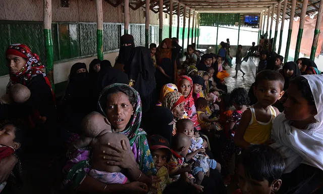 300.000 rohingyes s'han vist obligats a fugir a Bangladesh.