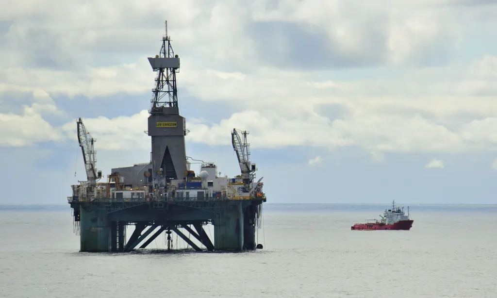 Plataforma petrolifera al mar de Barentsz.