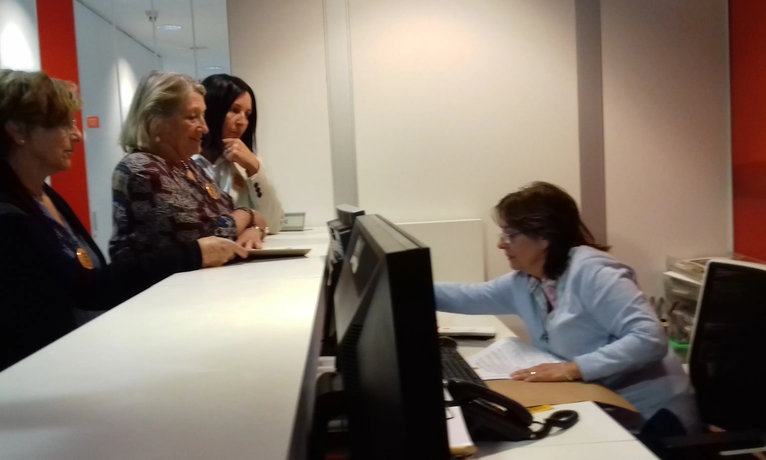 Entrega dels documents al Síndic 