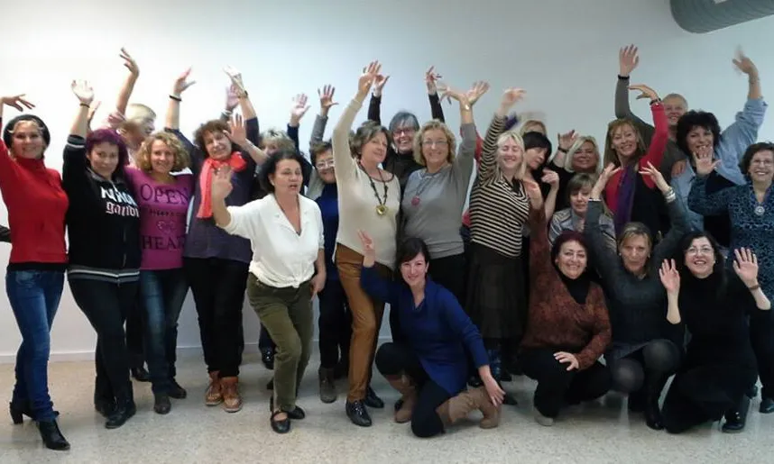 Participants al taller de sevillanes de la XIC de Castelldefels