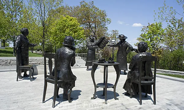 “The Famous Five” (Ottawa, Canadà)