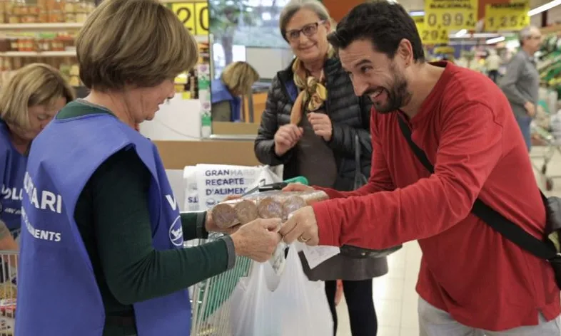 Imatge de la recollida d'aliments del Gran Recapte