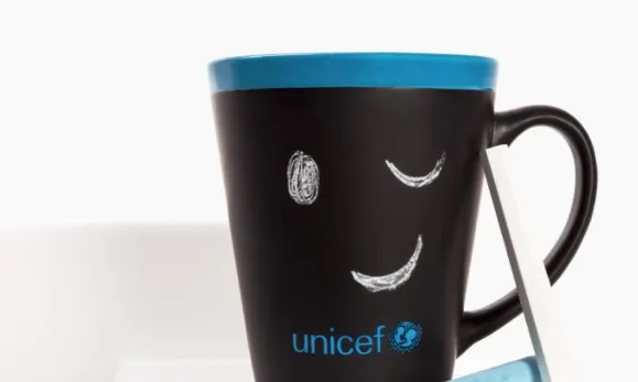 Tassa de pissarra d'UNICEF.