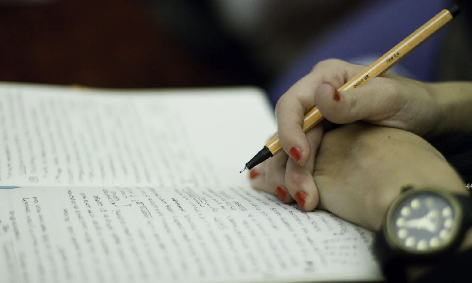 Bolígraf en mà i llibreta