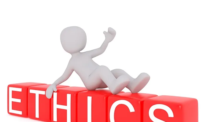 Ninot sobre lletres que diuen "Ethics"