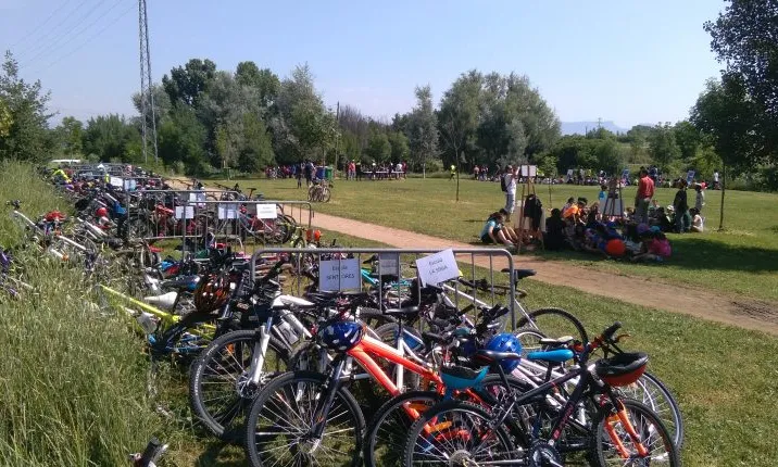 A Vic celebren el dia mundial del medi ambient amb una gran bicicletada