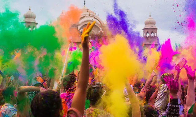 Holi, una festa plena de colors