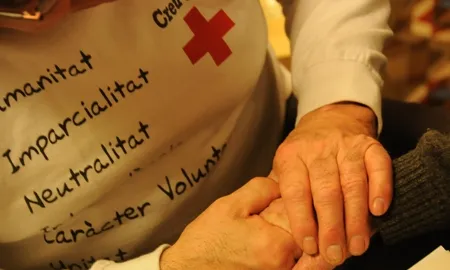 Creu Roja al Vallès Oriental té un programa que dóna suport a persones majors de 65 anys.