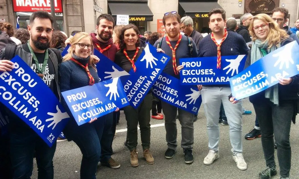 Membres de la Federació Catalana d'Escoltisme i Guiatge a la manifestació #VolemAcollir