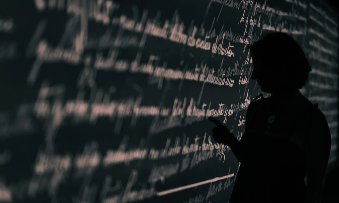 El concurs recorda la figura de Marià Casadevall, educador i treballador social gironí que va morir al 2003. Font: Unsplash.