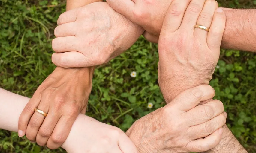 L'associació ABD compta amb més de 400 voluntaris i voluntàries que col·laboren activament amb l'entitat.