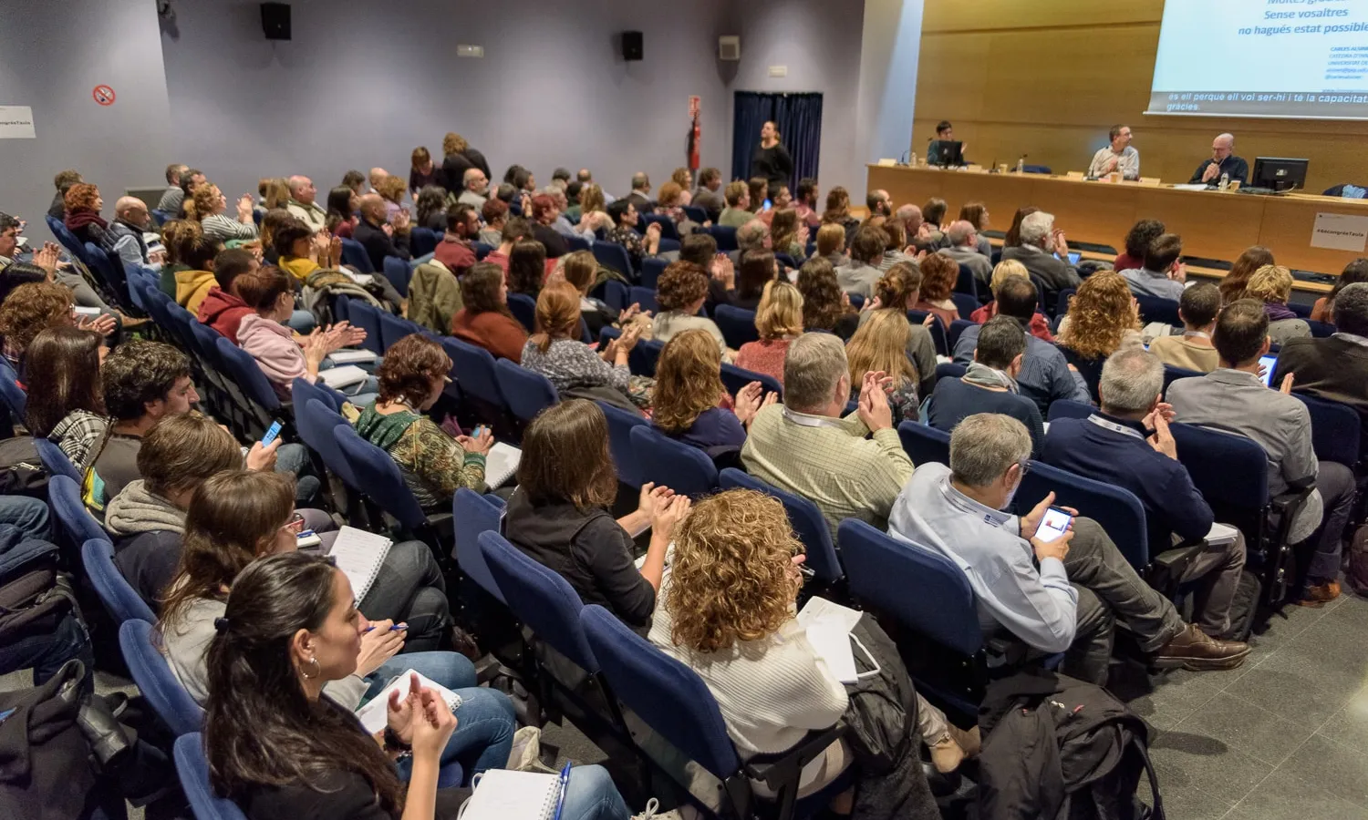Els ponents del debat que va tenir lloc dijous al migdia a La Farga de l'Hospitalet. Font: Taula del Tercer Sector.