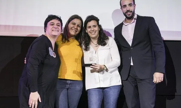 Representants de la Fundación Esplai en l'acte de lliurament de premis de Dona TIC