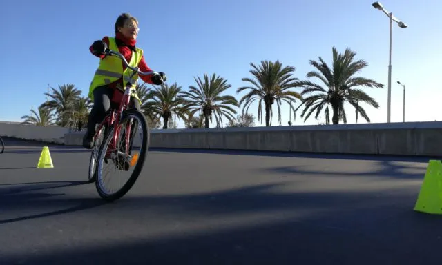 El Bacc proposa formacions perquè persones adultes puguin gaudir les sensacions que genera el fet d'anar en bicicleta.