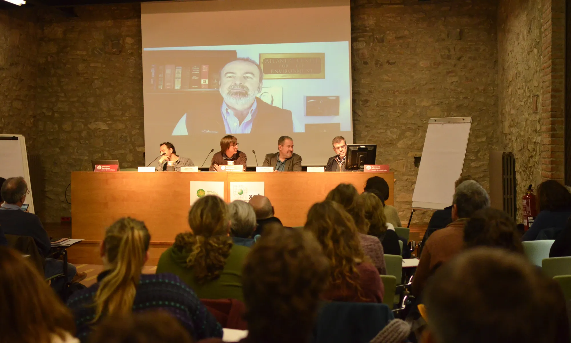 A la sala on es desenvolupa l'assemblea al Castell de Montesquiu, es mostra el vídeo d'en Brent A. Mitchell, referent en l'àmbit de la conservació privada de la natura.