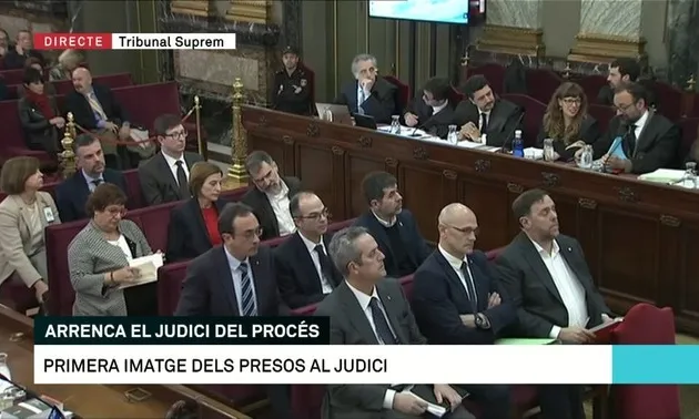 Primera imatge dels presos polítics al judici. 