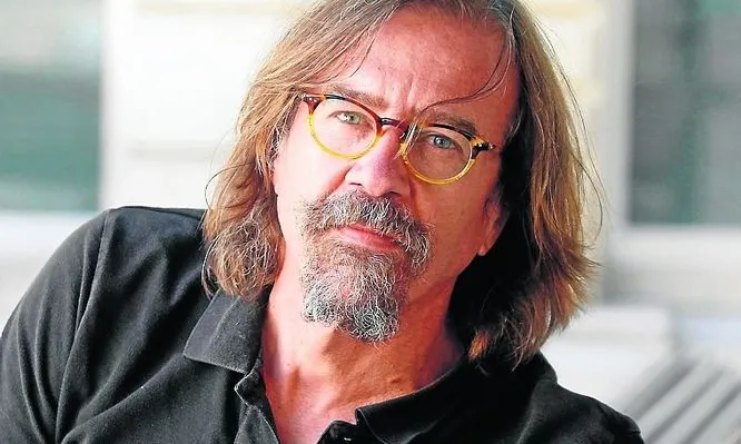 La renda bàsica, si s'apliqués, es donaria a tothom independentment dels ingressos de cadascú. 