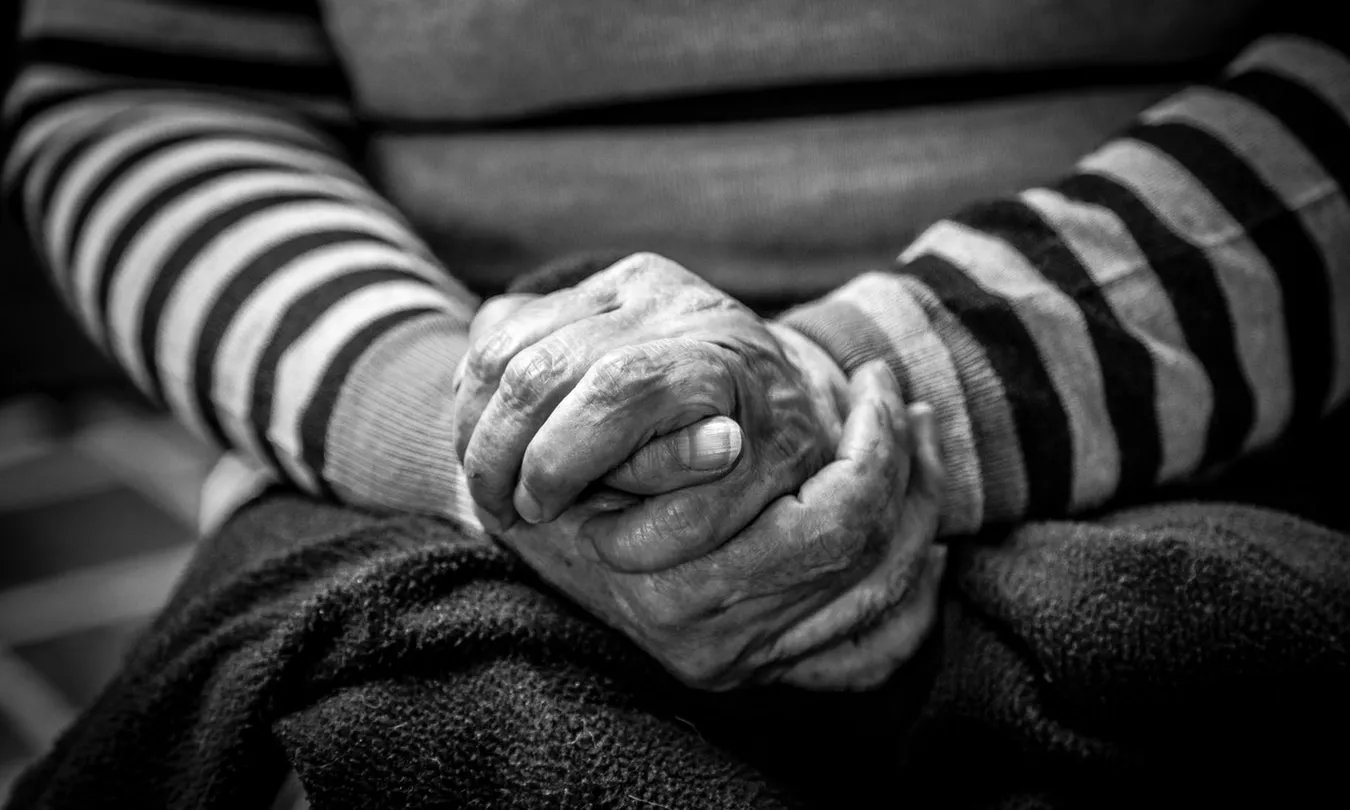 Catalunya és la segona comunitat autònoma després de Canàries en volum de persones en llista d’espera i sol·licituds pendents de valoració. Font: Unsplash.