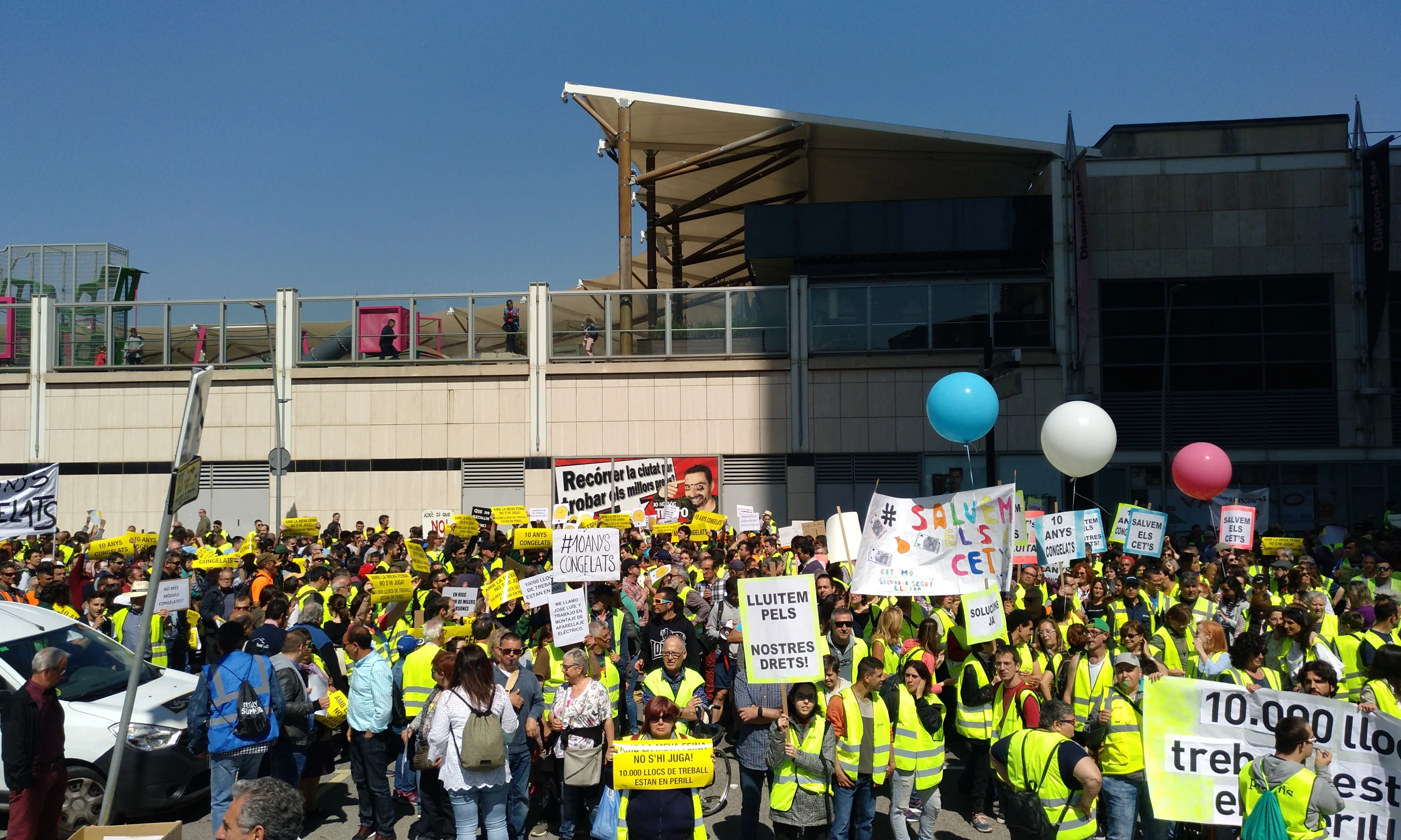 Les patronals dels centres especials de treball van convocar dues manifestacions per demanar més ajuts públics. Font: Dincat.