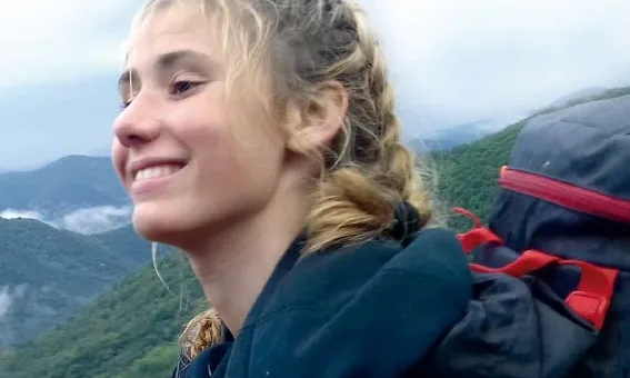 Lara Blasco, de 14 anys, ha participat en l'edició de l'any passat dels campaments de voluntariat ambiental de Fundesplai. Font: Fundesplai.