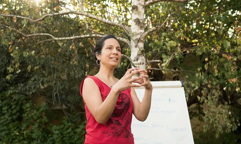 Erika Zarate és especialista en resiliència comunitària i organitzacional.